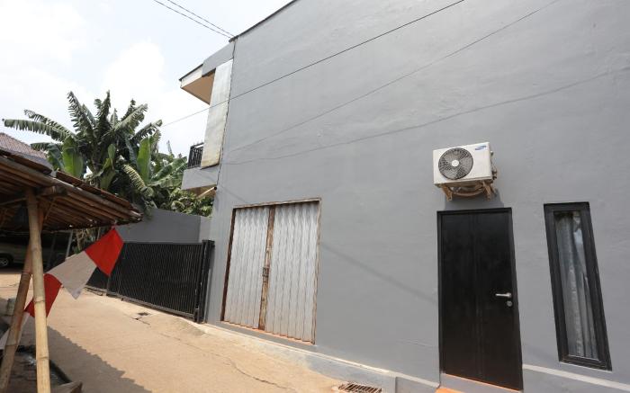 OYO 93021 Kost Dison