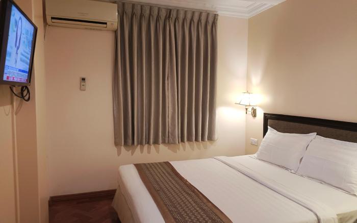 Grand Laurel Hotel