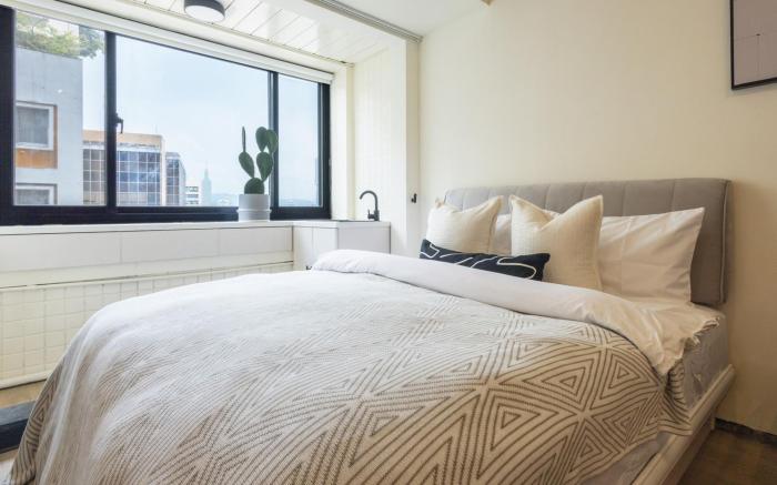 Sleep Inn R5, Room for 2-4 People, Taipei Main Station MRT Exit Z2