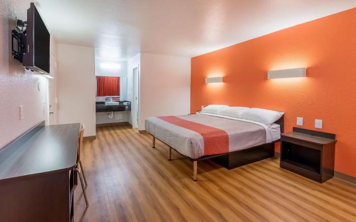 Motel 6 Arlington, TX - UTA