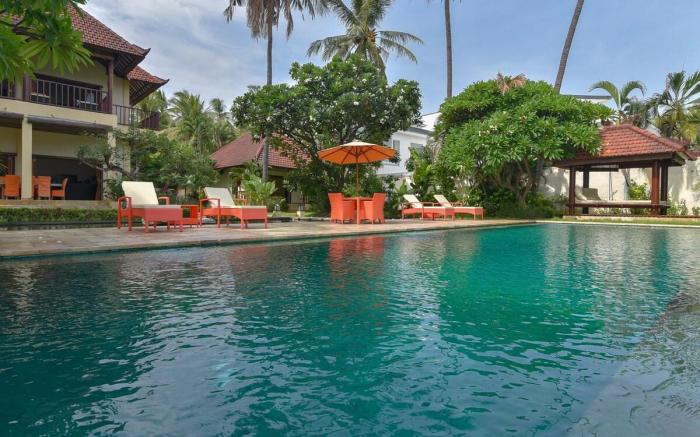 Strandvilla mit Pool & tropischem Garten–Bali-Oase