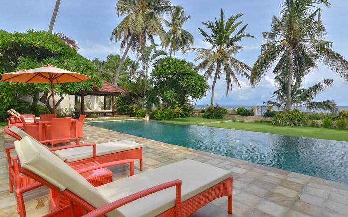 Strandvilla mit Pool & tropischem Garten–Bali-Oase