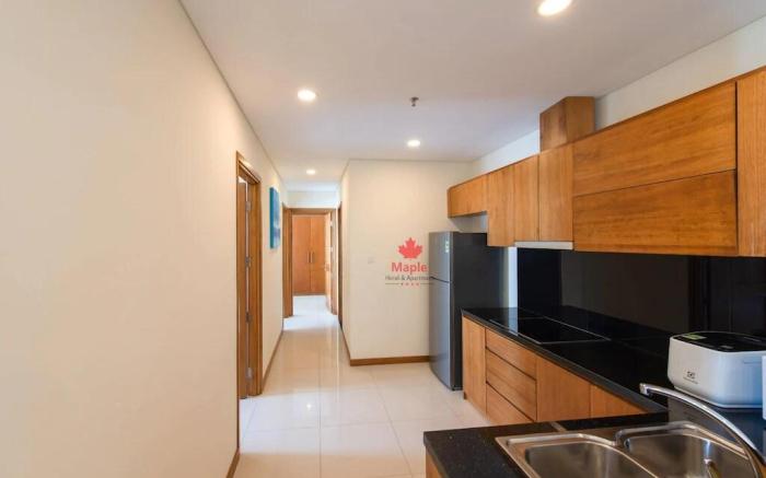 Ocean view 3 bedroom apartment in Maple
