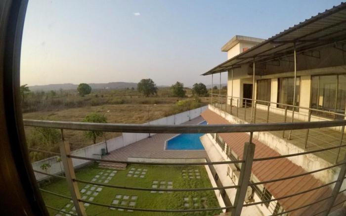 Ivy Pali Private Room & Balcony - (Near Imagica)