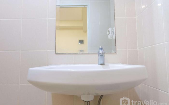 Strategic 1BR at Parahyangan Residence By Travelio