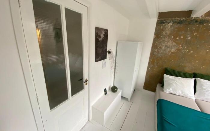 Centrally located house with Canal View