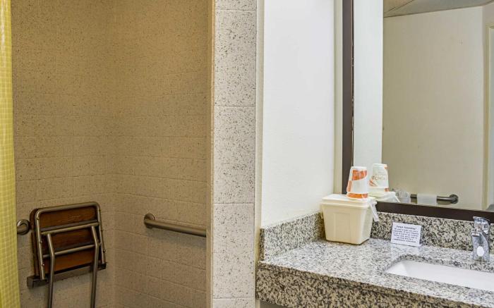 Quality Inn & Suites Clackamas - Portland
