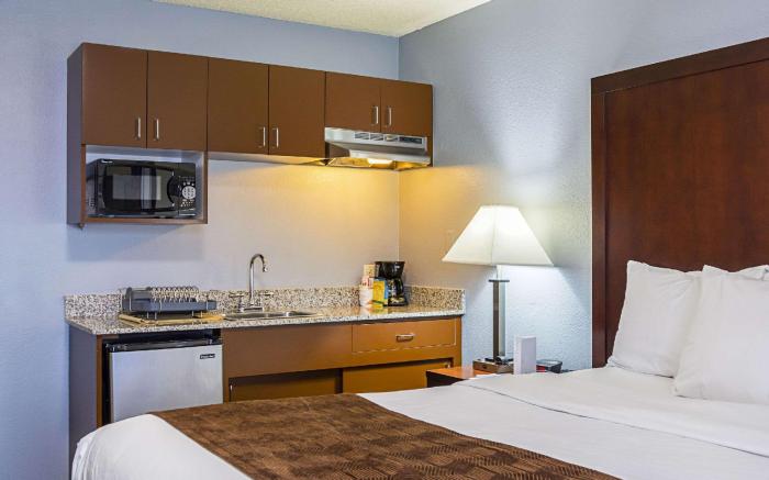 Quality Inn & Suites Clackamas - Portland