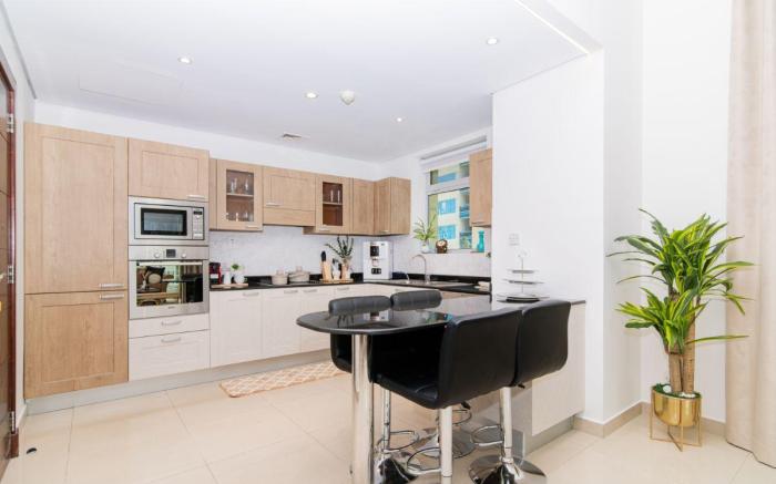 Luxury 2BR Apartment in Dubai Marina