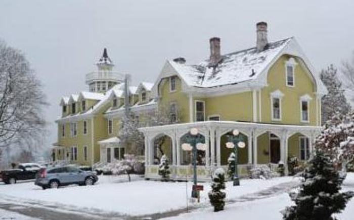 Captain Nickels Inn