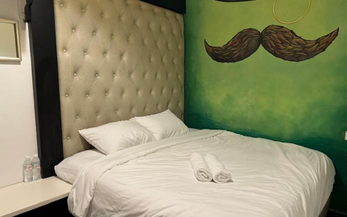 Moustachz Hauze