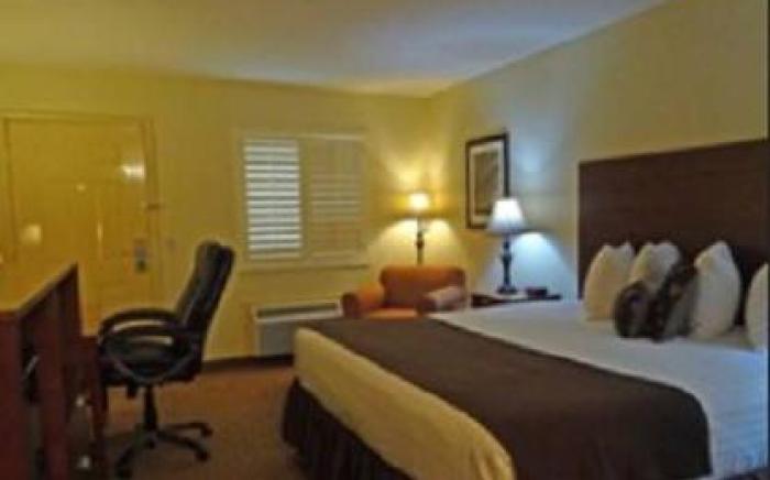 Kenedy Inn and Suites