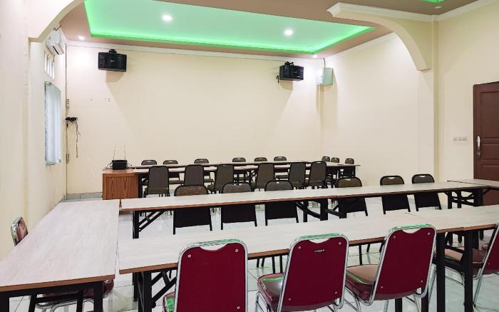 RedDoorz Plus Syariah near Simpang Rimbo Jambi
