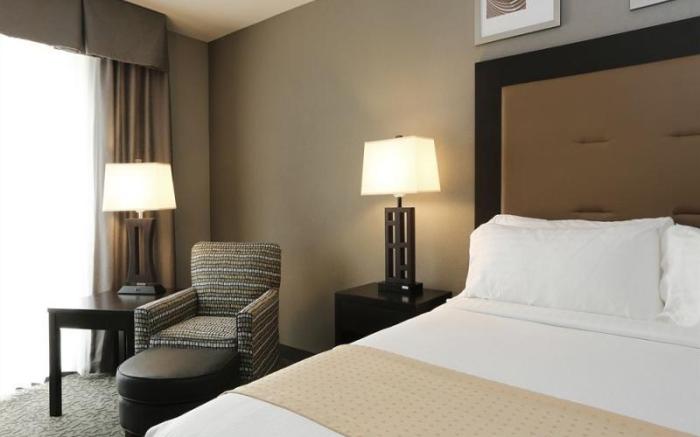 Holiday Inn and Suites East Peoria By IHG