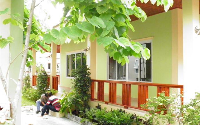 Ruen Narisra Resort