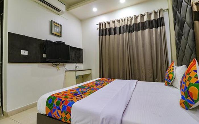 FabHotel Yug Villa