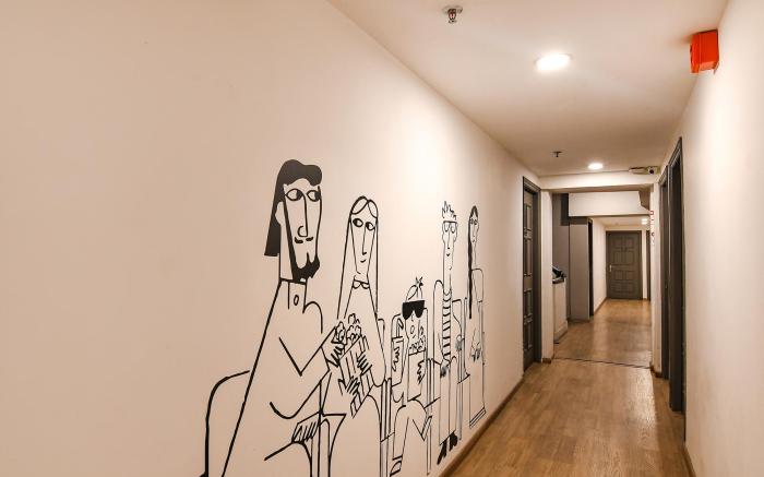 FabHotel Sayeeda International - 600m from Park Circus 7 Point
