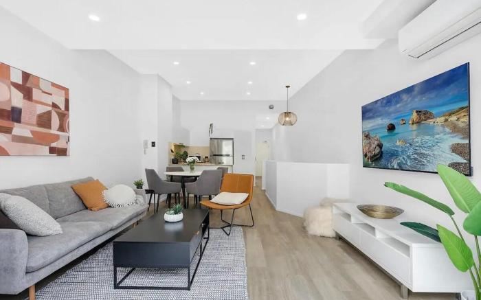 Luxurious 2BR Abode in Superb Location!