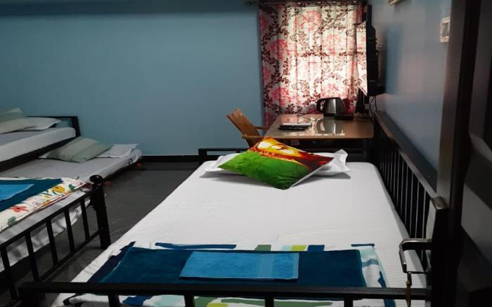 Konnectify Quintuple - 5 Person Room Suite
