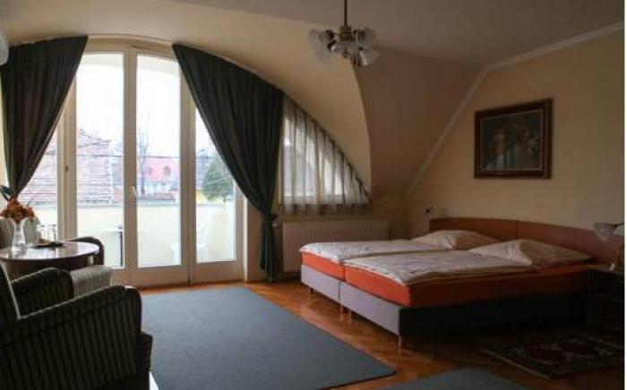 Barokk Antik Guest House