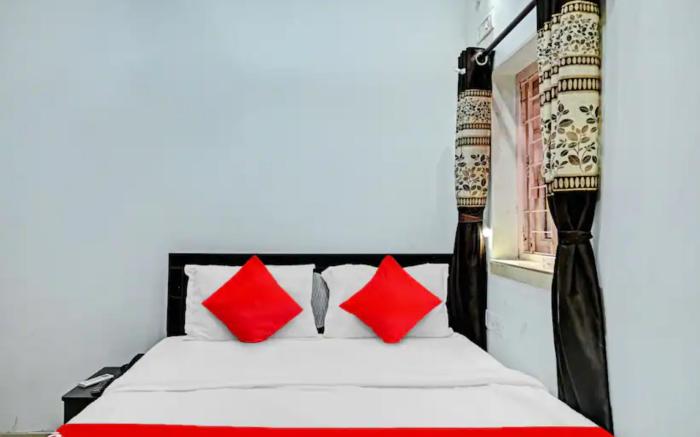 Goroomgo Laxmi Guest House Jadavpur Kolkata