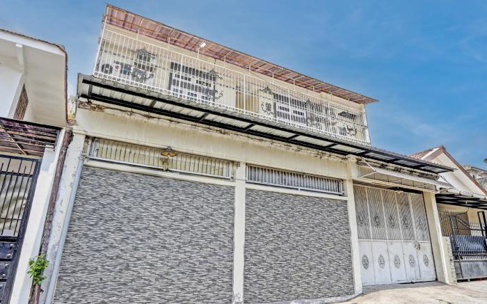 OYO 93114 Salak Homestay Syariah