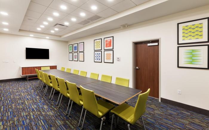 Holiday Inn Express & Suites - Lenexa - Overland Park Area By IHG