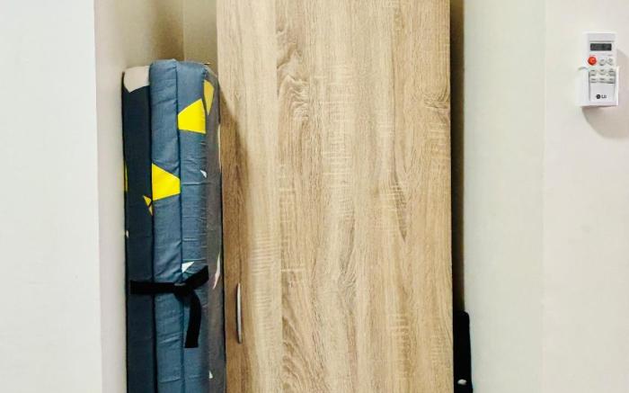 Minimalist studio unit