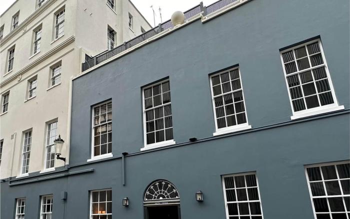 No. 30 Knightsbridge