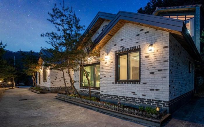 Jian Pension