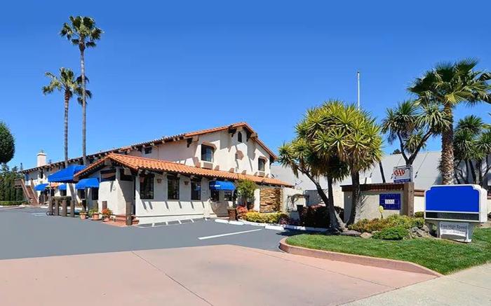 Travelodge by Wyndham Concord