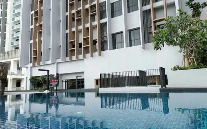 Sky Tree Studio apartment Bukit Indah with Netflix