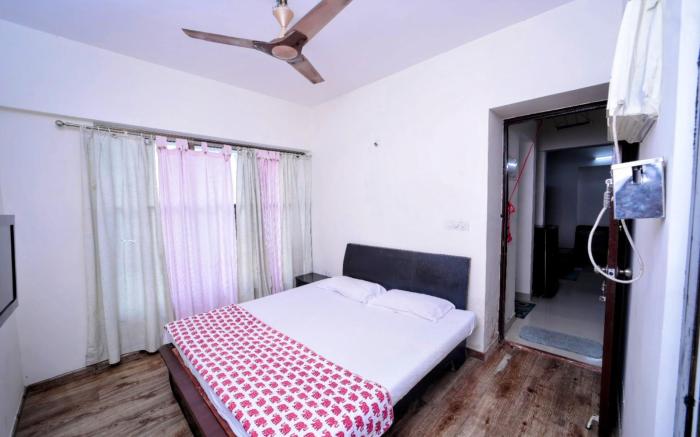 Classy 1 BHK, near Viviana Mall with Parking