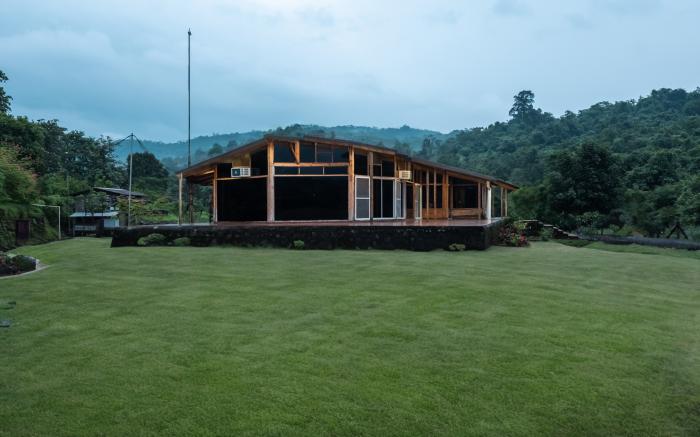 Amalfi chalet - Riverside Cabin by Mysa Stays