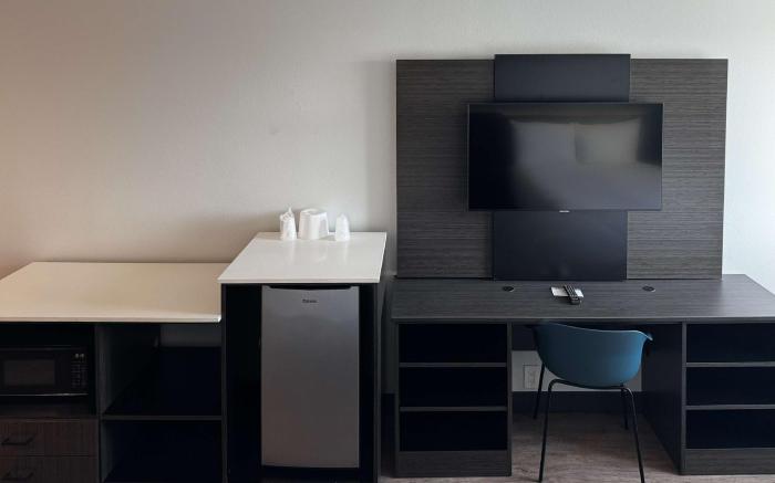 Studio 6  Suites Carson, CA