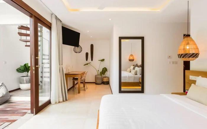 Frangipani at Berawa / Villa Mawe - 3BR Luxury 