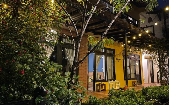 Viewfinder House
