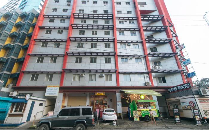 RedDoorz @ Crowne One Condo