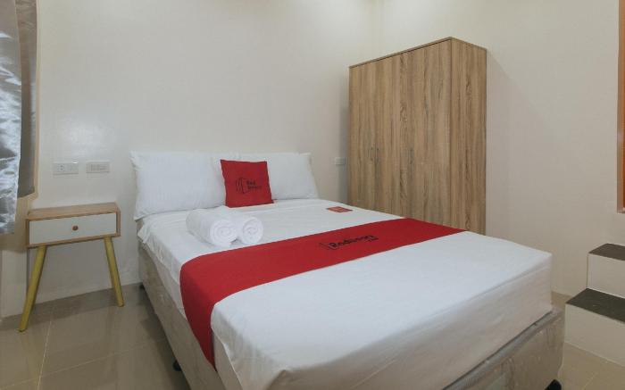 RedDoorz @ LM Apartelle Boracay