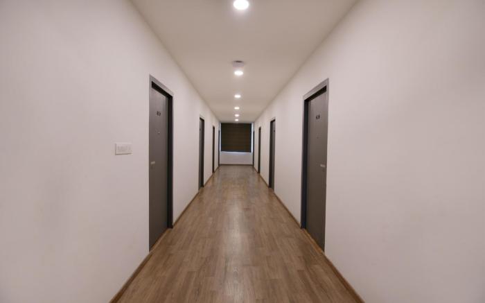 Super Townhouse Function Inn Near Chaudhary Charan Singh International Airport