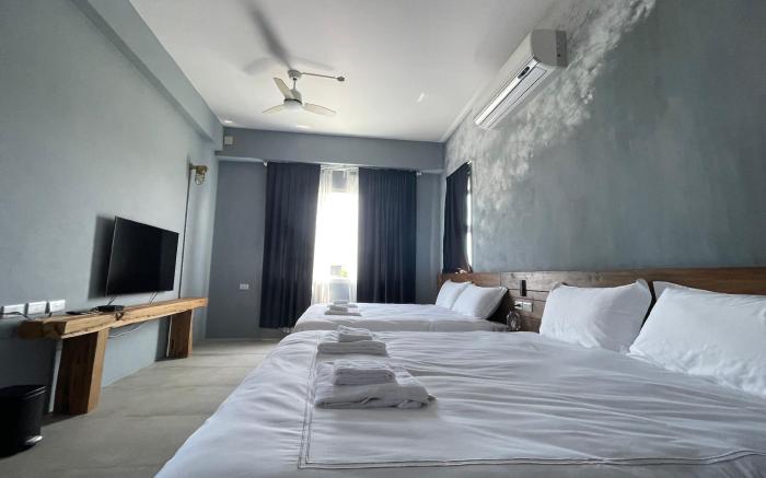 Yilan Annong Blue House