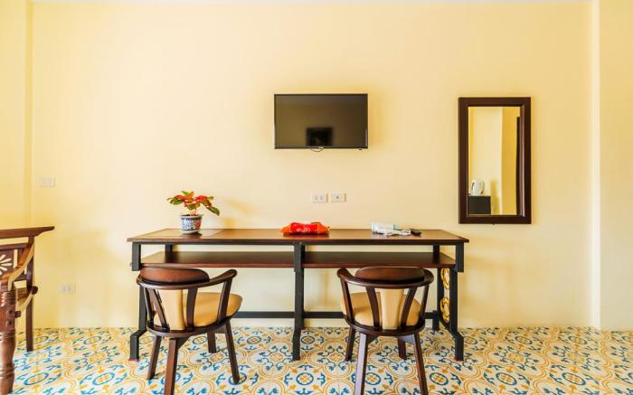 Le Hua Hotel