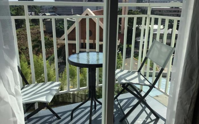 Balcony View Studio Mesatierra Garden Residences