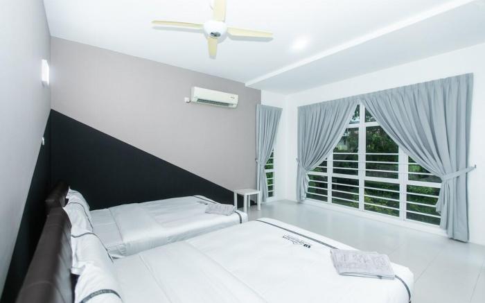 Beach side spacious 5BR 20pax pool house