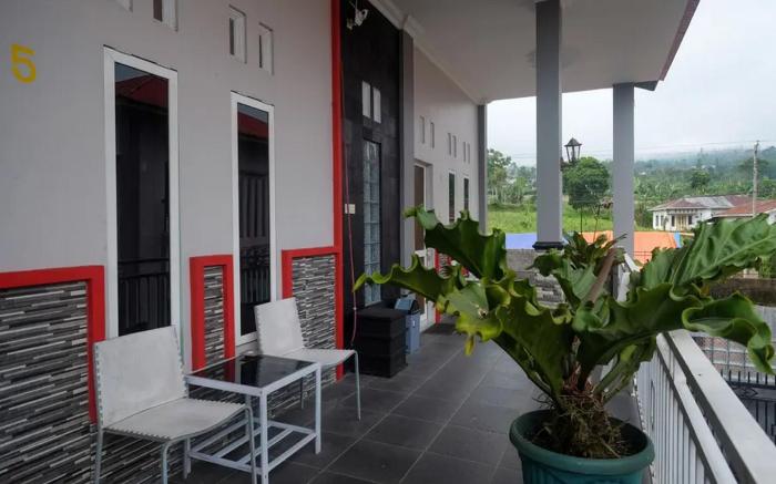 RedDoorz @ Jalan Dieng 3