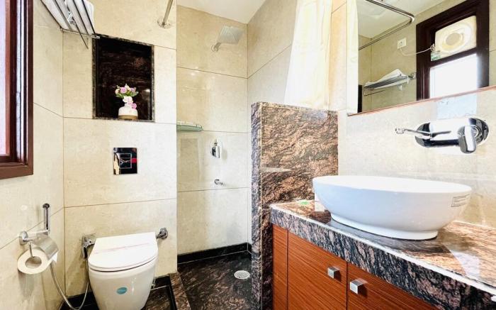 BluO 3BHK - Golf Course Road | Balcony, Lift