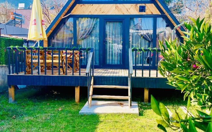GARDEN BUNGALOW