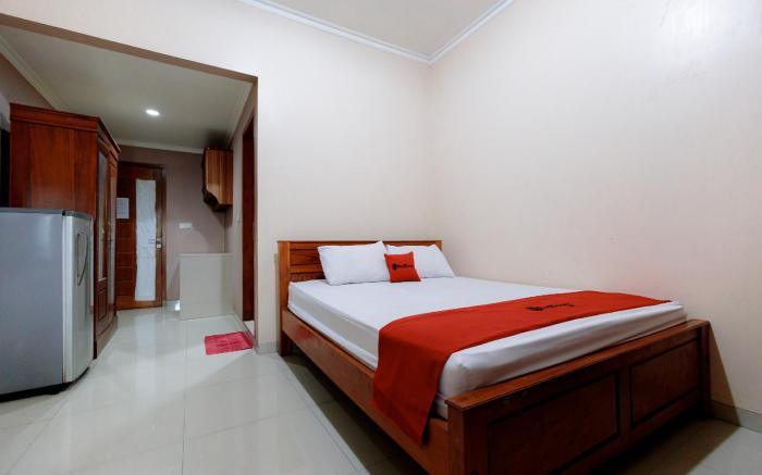 RedDoorz Syariah @ Delta Sari Aloha Waru