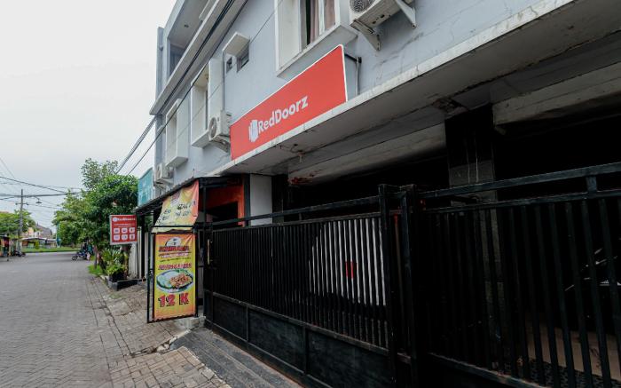 RedDoorz Syariah @ Delta Sari Aloha Waru