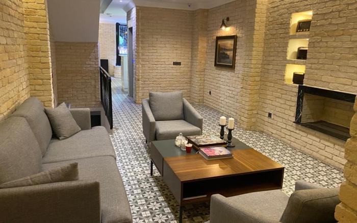 Louis Rooms
